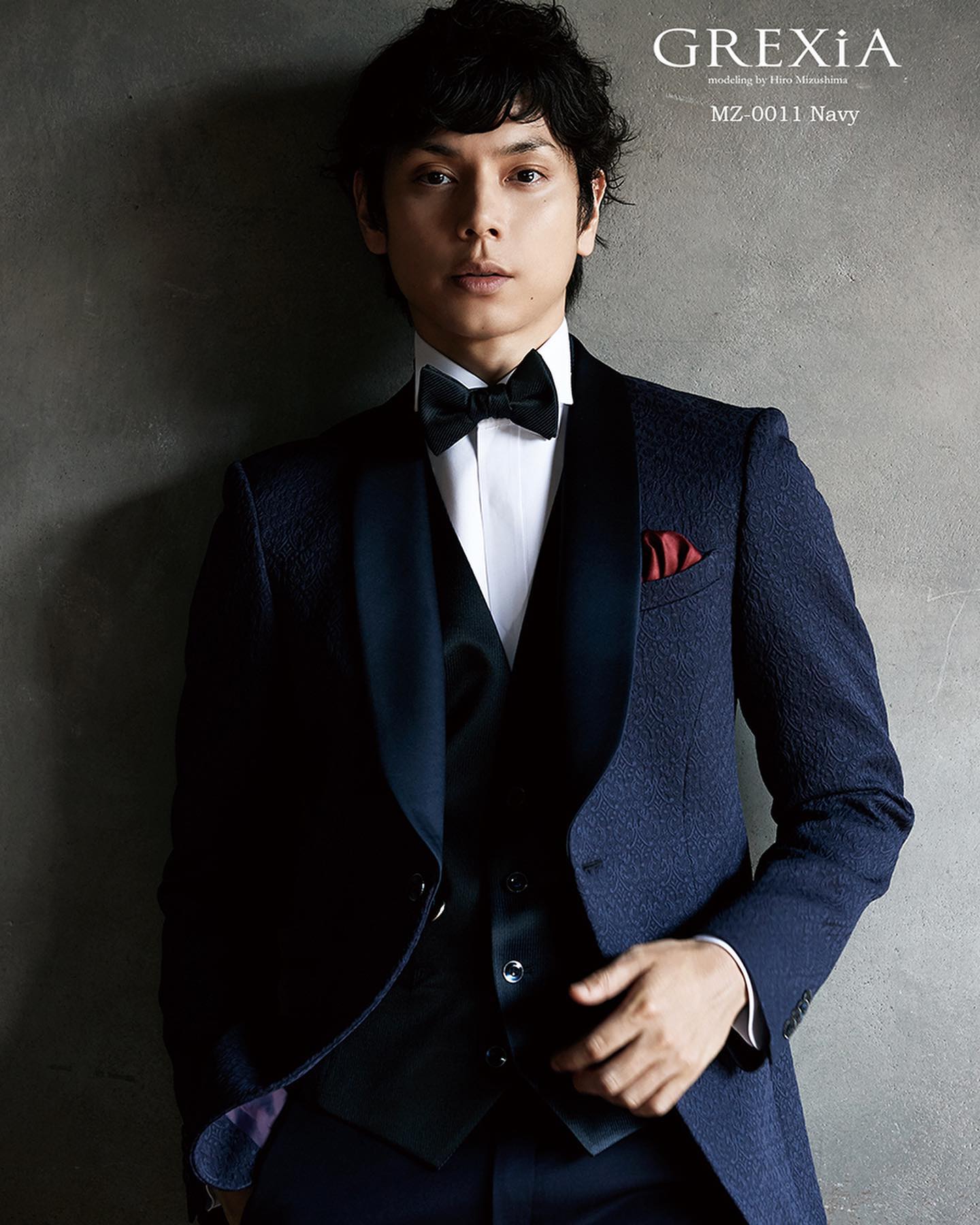 ・今日はご新郎様のタキシードのご紹介🤵‍♂️・ 当店では、英・伊製のタキシードが小物を含めてレンタルできますタキシード用のｼｬﾂも無料でお貸出しいたします️・70通りのサイズバリエーションで、どんな体型のご新郎様も大丈夫カタログからのセレクトも可能ですまた、タイ、ベスト、チーフをお好きなデザインやお色を100種類以上からお好みでセレクトもできます・ご新婦様とのコーディネートを楽しみましょう・洋装（小物含） レンタル : ￥48,000-から¥68000-均一・#wedding #weddingdress #bridalhiro #kiyokohata #anteprema#ウェディングドレス #プレ花嫁 #ドレス試着　#ヘアメイク #結婚式  #ドレス選び #前撮り #フォトウェディング　#ウェディングヘア  #フォト婚 #前撮り写真　#ブライダルフォト #カップルフォト #ウェディングドレス探し #ウェディングドレス試着　#レンタルドレス #ドレスショップ #家族婚 #ブライダルヒロ #ゼクシィ #プリンセスライン #ドレス迷子 #キヨコハタ #キヨコハタドレス #タキシード