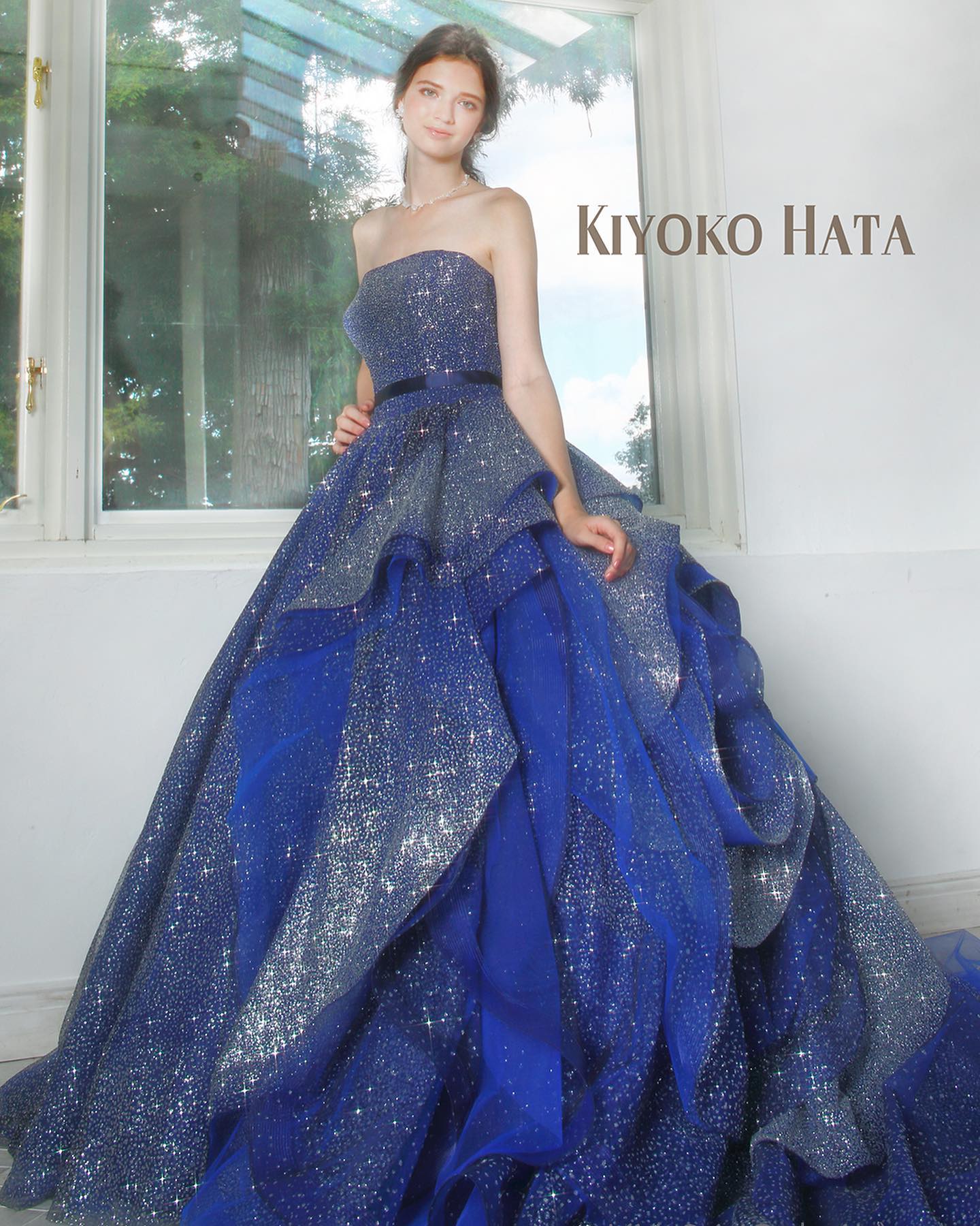 ・今日は大人気のKIYOKO HATA のカラードレスをご紹介・美しく輝く細かいグリッターのグラデーションと、動くたびにランダムに揺れるフリルが魅力的なドレス・上品なネイビーなので、大人っぽい雰囲気も演出できます・お気軽にお問い合わせ下さいませ・KIYOKO HATA（キヨコハタ）　KH-0449CD0353・#wedding #weddingdress #bridalhiro #kiyokohata #ウェディングドレス #プレ花嫁 #ドレス試着　#2021夏婚 #2021冬婚 #ヘアメイク #結婚式  #ドレス選び #前撮り #後撮り #フォトウェディング　#ウェディングヘア  #フォト婚 #前撮り写真　#ブライダルフォト #カップルフォト #ウェディングドレス探し #ウェディングドレス試着　#レンタルドレス #ドレスショップ #ブライダルヒロ #ゼクシィ #プリンセスライン #ドレス迷子 #キヨコハタ #キヨコハタドレス