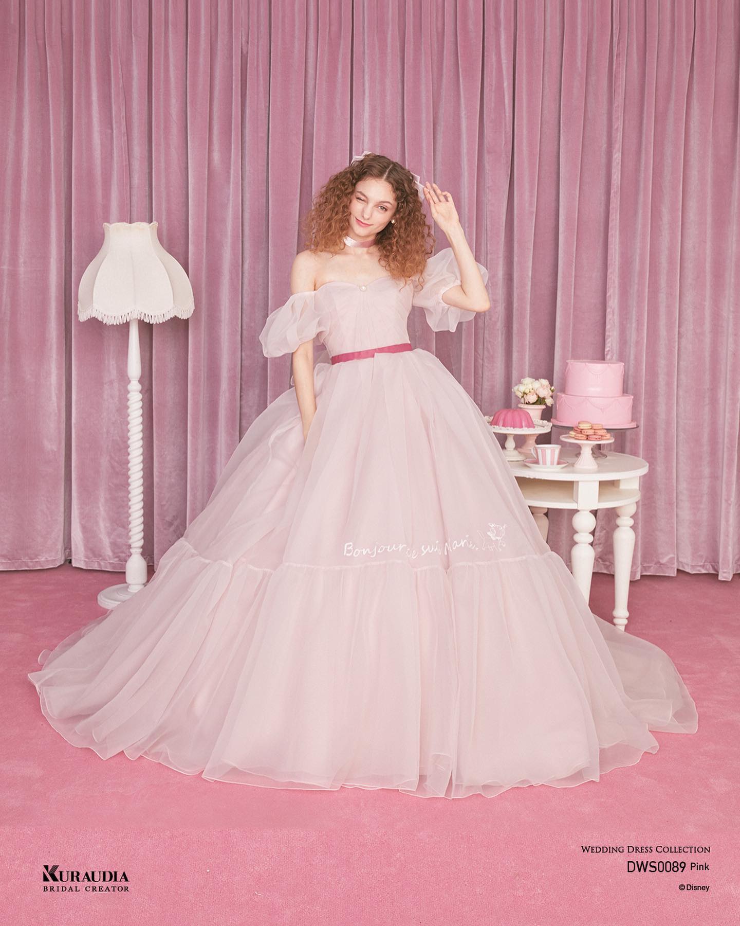 🕊カラードレス 取り寄せ商品 🕊DWS0089( pink )・【ディズニー ウェディングドレスコレクション】DWS0089( pink ) ※ご試着をご希望の場合は、ご予約時にお申し出ください。 ・繊細な透け感とシボによる独特な表面感が素敵なサテンオー ガンジーで品を出しつつ、パフスリーブやリボン、切り替え スカートなど「マリー」のフェミニンさを演出。さりげない 「マリー」の刺繡も可愛いポイントに・※ ディズニーオフィシャルホテルへの持ち込みはご遠慮いただいております。Disney・#disney #disney_weddingdresscollection #wedding #weddingdress #dress #bridal  #pinkdress  #pink #ディズニー #ディズニーウエディングドレスコレクション #ウェディングドレス #ピンクドレス #結婚式#結婚#プレ花嫁#卒花嫁#花嫁#おしゃれキャットマリー#マリーちゃん#クラウディア#kuraudia#ブライダルヒロ