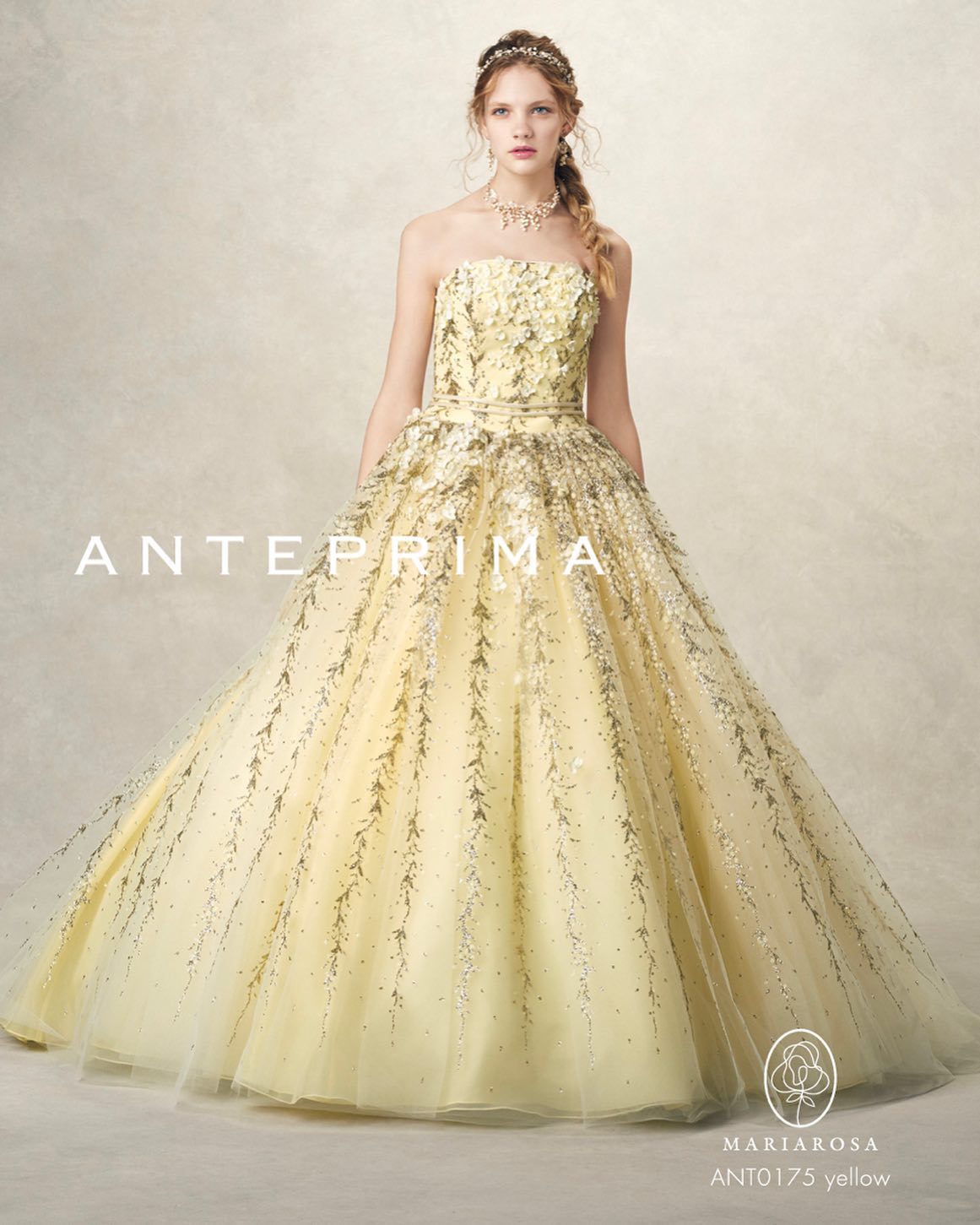 ・大人気のアンテプリマのカラードレスをご紹介・🕊カラードレス 【ＡＮＴＥＰＲＩＭＡ】🕊CD0375・ＡＮＴＥＰＲＩＭＡ(アンテプリマ）ＡＮＴ0175 スズランをンベースに作り上げた2色のグリッターチュールは、はっきりしたゴールドづかいで甘さを演出 人気のシルエットにポイントのリボンが華やかさをプラスしてくれます🥰・#wedding #weddingdress #bridalhiro #amteprima#ウェディングドレス #プレ花嫁 #ドレス試着　#ヘアメイク #結婚式  #ドレス選び #前撮り #後撮り #フォトウェディング　#ウェディングヘア  #フォト婚 #前撮り写真　#ブライダルフォト #カップルフォト #ウェディングドレス探し #ウェディングドレス試着　#レンタルドレス #ドレスショップ #家族婚 #ブライダルヒロ #ゼクシィ #プリンセスライン #ドレス迷子 #アンテプリマ